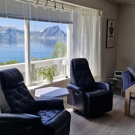 Hus Med 5 Soverom Pa Hakallestranda I Vanylven *