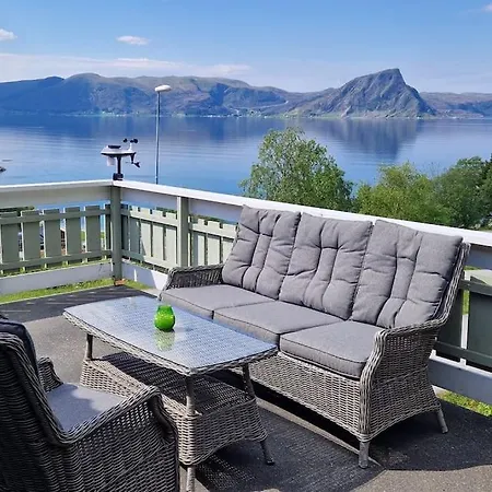 Hus Med 5 Soverom Pa Hakallestranda I Vanylven Sandvik (More og Romsdal)